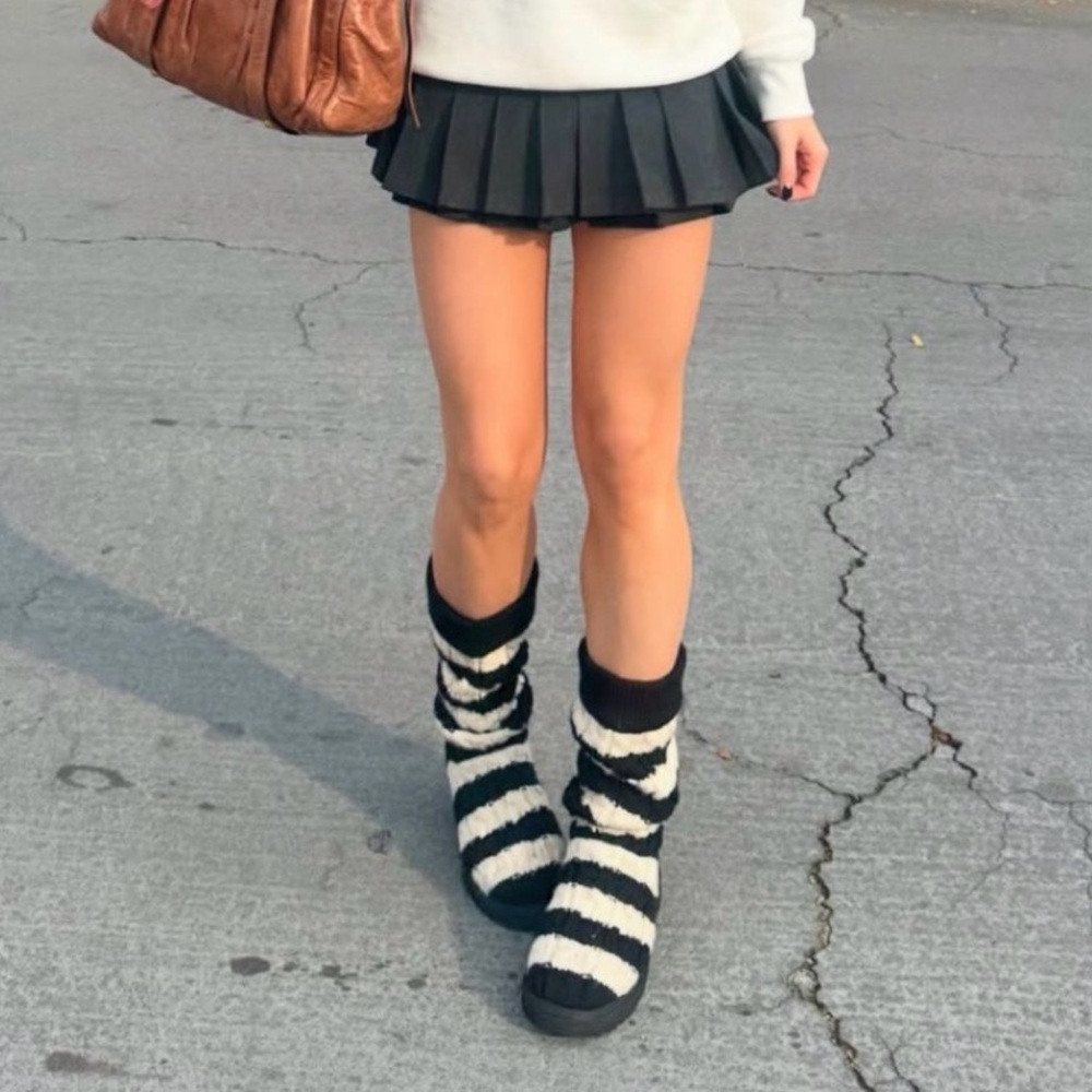 UGG - Striped Knit Sweater Boots Black White Size 5 Fits Like 6